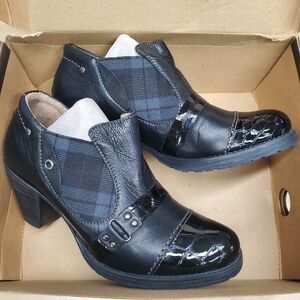 Dromedaris Plaid and Patent Strap Leather Booties 40 Sz 9